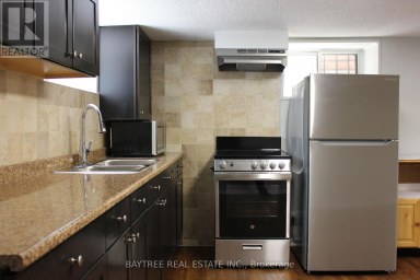LOWER - 57 CARUS AVENUE Toronto (Wychwood) Ontario photo 5