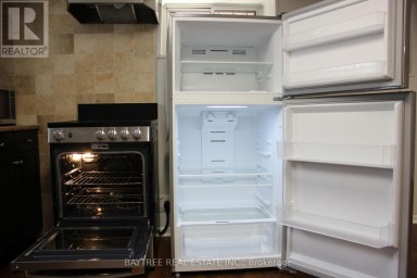LOWER - 57 CARUS AVENUE Toronto (Wychwood) Ontario photo 7