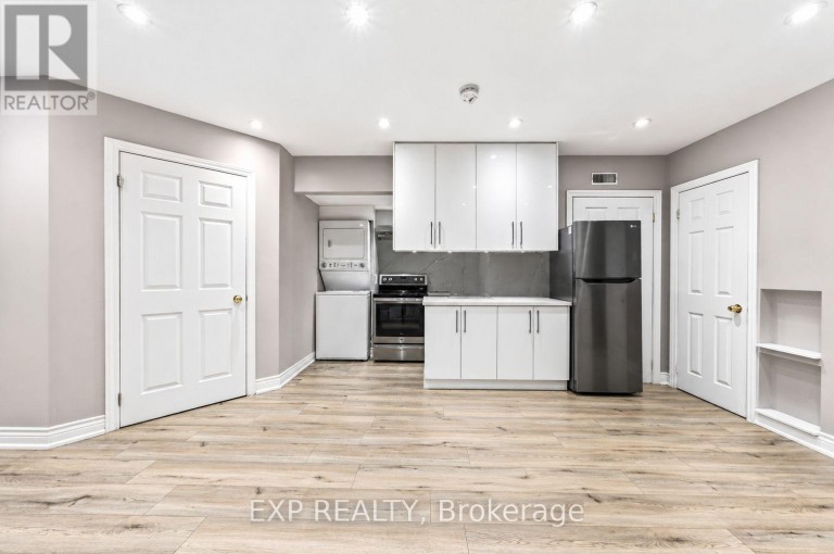 3 BAFFIN COURT, Richmond Hill (Langstaff), Ontario, L4B4J6
