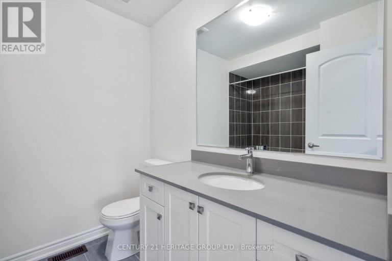 15 KENTLEDGE AVENUE, East Gwillimbury (Holland Landing), Ontario, L9N0W3