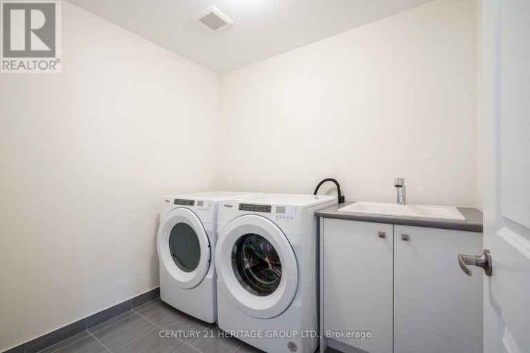 15 KENTLEDGE AVENUE, East Gwillimbury (Holland Landing), Ontario, L9N0W3