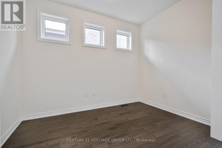 15 KENTLEDGE AVENUE, East Gwillimbury (Holland Landing), Ontario, L9N0W3