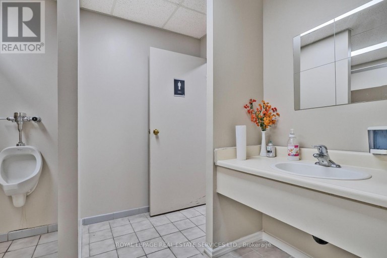 3 - 7626A YONGE STREET, Vaughan (Crestwood-Springfarm-Yorkhill), Ontario, L4J1V9