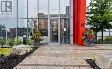 806 - 15 JAMES FINLAY WAY Toronto (Downsview-Roding-CFB) Ontario photo 2