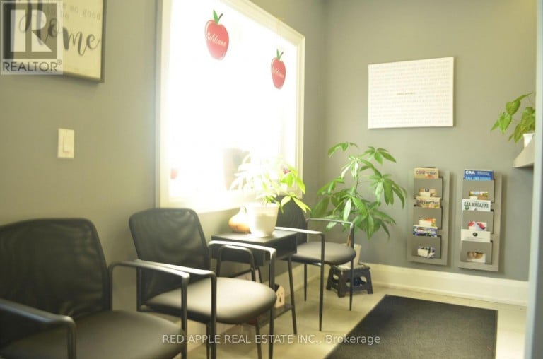 7 - 71 MAIN STREET S, Newmarket (Central Newmarket), Ontario, L3Y3Y5