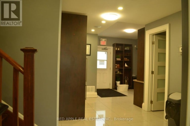 7 - 71 MAIN STREET S, Newmarket (Central Newmarket), Ontario, L3Y3Y5