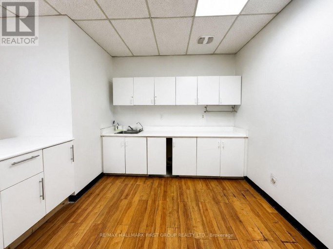 126 COMMERCIAL AVENUE, Ajax (South West), Ontario, L1S2H5