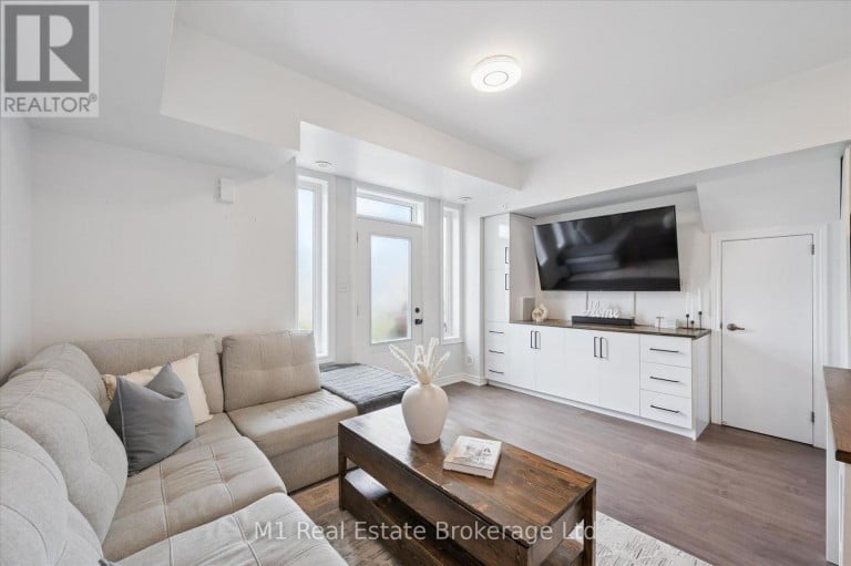 279 LAW DRIVE, Guelph (Grange Road), Ontario, N1E7E8