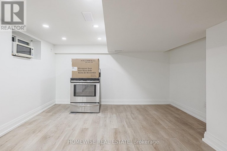 LOWER - 81 SHIELDS AVENUE, Toronto (Lawrence Park South), Ontario, M5N2K3
