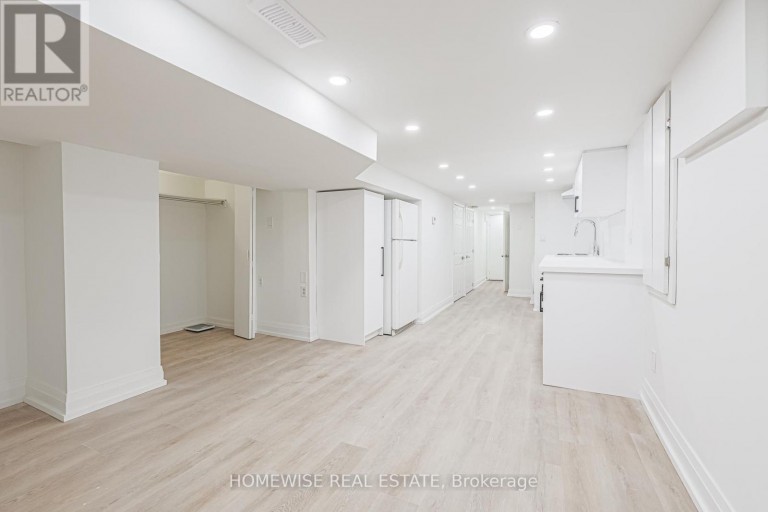 LOWER - 81 SHIELDS AVENUE, Toronto (Lawrence Park South), Ontario, M5N2K3