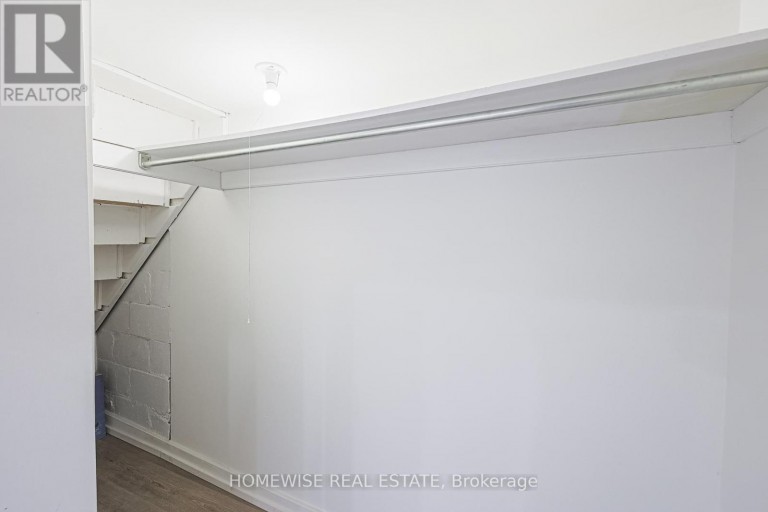 LOWER - 81 SHIELDS AVENUE, Toronto (Lawrence Park South), Ontario, M5N2K3