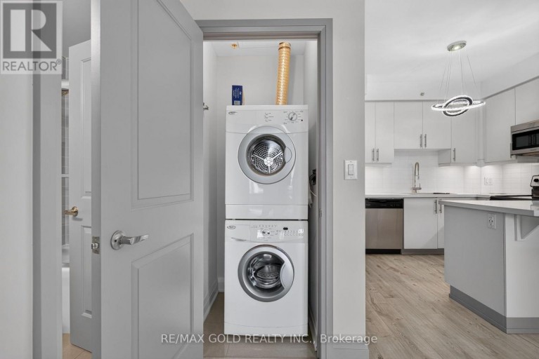 909 - 24 WOODSTREAM BOULEVARD, Vaughan (Vaughan Grove), Ontario, L4L8C4