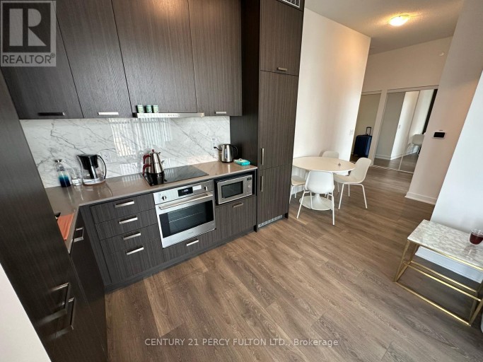 512 - 10 HONEYCRISP CRESCENT, Vaughan (Vaughan Corporate Centre), Ontario, L4K0M7