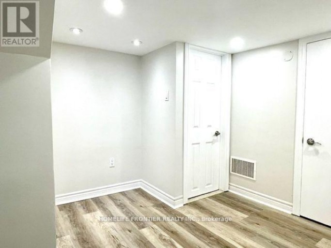 BSMNT - 981 DAVIS DRIVE, Newmarket (Huron Heights-Leslie Valley), Ontario, L3Y2R7