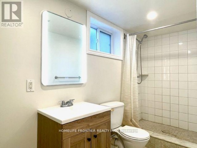 BSMNT - 981 DAVIS DRIVE, Newmarket (Huron Heights-Leslie Valley), Ontario, L3Y2R7