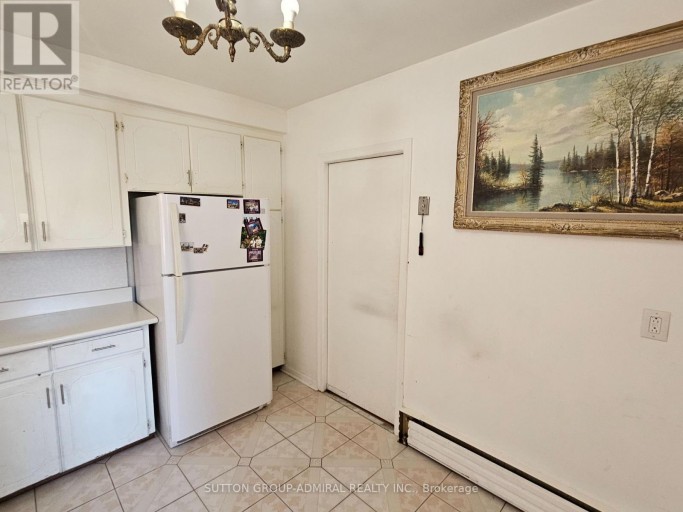 7 ELWAY COURT, Toronto (Yorkdale-Glen Park), Ontario, M6B2N7