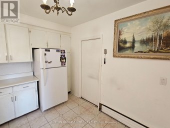 7 ELWAY COURT Toronto (Yorkdale-Glen Park) Ontario photo 2