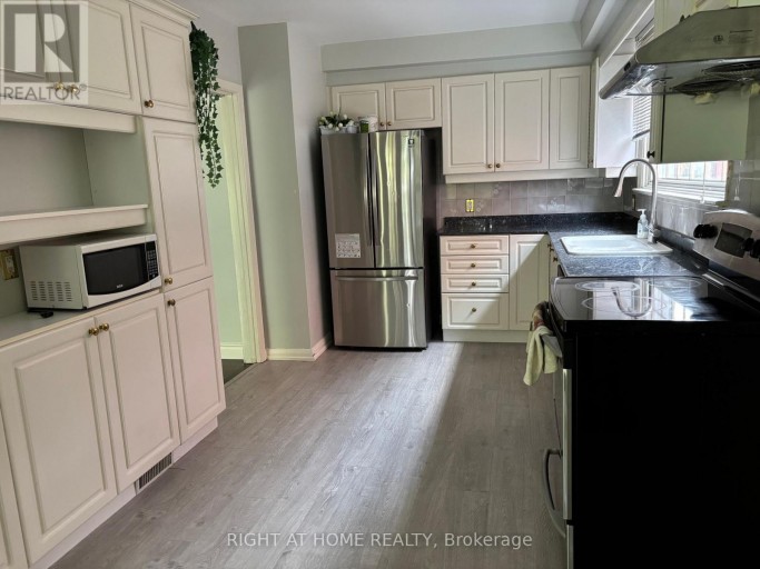 220 NEWTON DRIVE, Toronto (Newtonbrook East), Ontario, M2M2P3