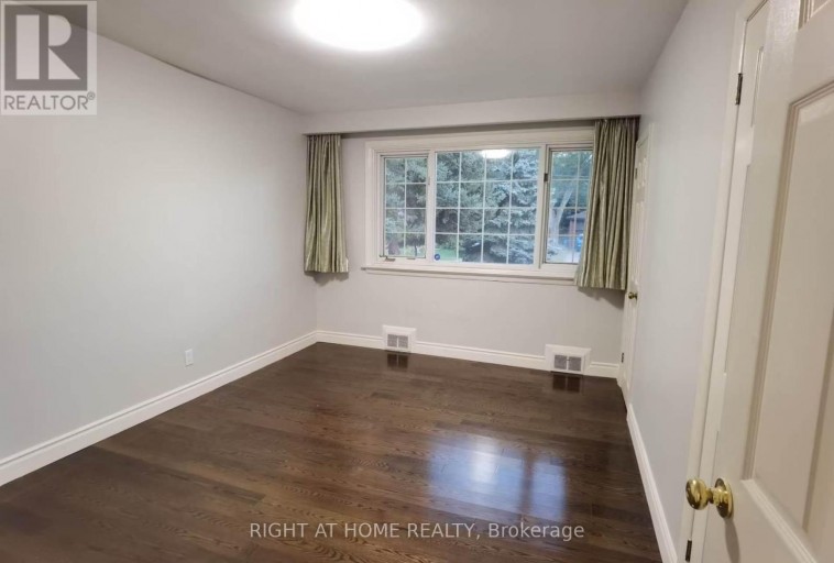 220 NEWTON DRIVE, Toronto (Newtonbrook East), Ontario, M2M2P3