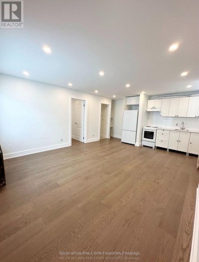 4 - 237 LAKESHORE ROAD E, Mississauga (Port Credit), Ontario, L5G1G8