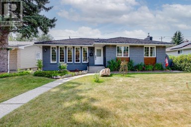 179 Capri Avenue NW Calgary Alberta photo 2