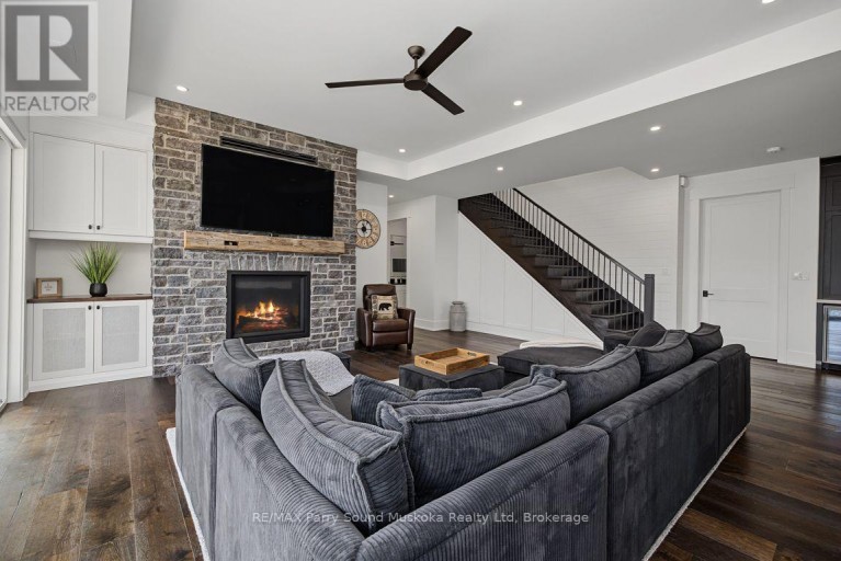 19 BEARS PAW, Whitestone (Dunchurch), Ontario, P0A1G0