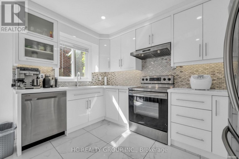 17 PUGSLEY AVENUE, Richmond Hill (Crosby), Ontario, L4C8B6