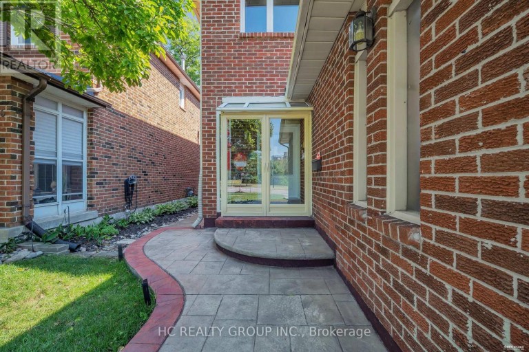 17 PUGSLEY AVENUE, Richmond Hill (Crosby), Ontario, L4C8B6