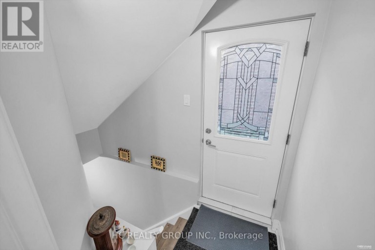 17 PUGSLEY AVENUE, Richmond Hill (Crosby), Ontario, L4C8B6