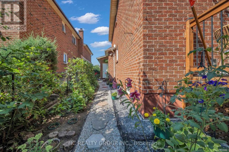 17 PUGSLEY AVENUE, Richmond Hill (Crosby), Ontario, L4C8B6