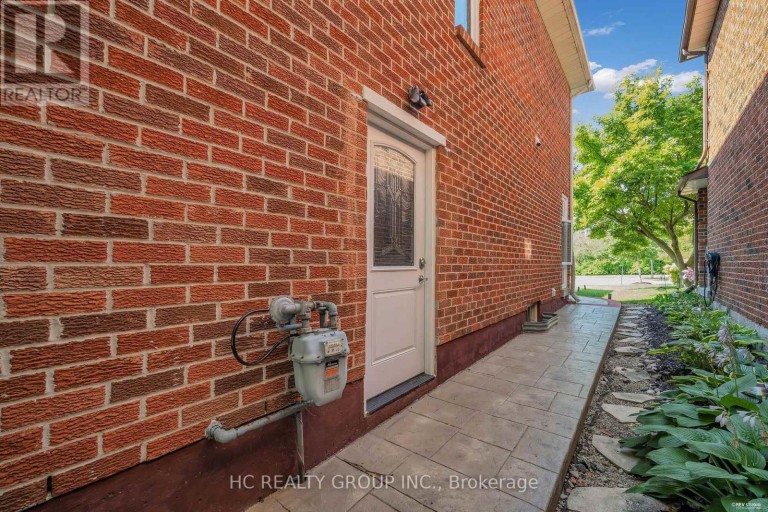 17 PUGSLEY AVENUE, Richmond Hill (Crosby), Ontario, L4C8B6