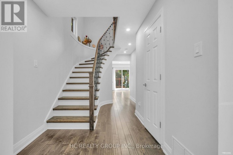 17 PUGSLEY AVENUE, Richmond Hill (Crosby), Ontario, L4C8B6