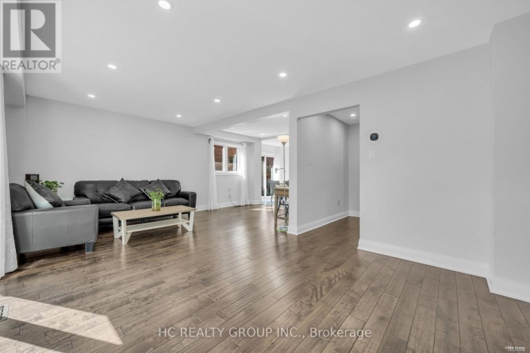 17 PUGSLEY AVENUE, Richmond Hill (Crosby), Ontario, L4C8B6