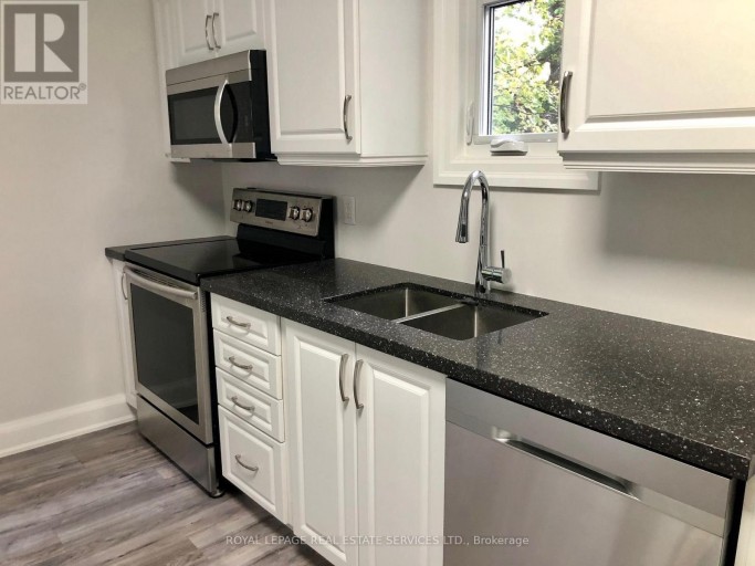 14 AVONHURST ROAD, Toronto (Islington-City Centre West), Ontario, M9A2G8