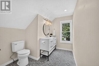 137 REBECCA STREET Stratford Ontario photo 29
