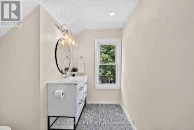 137 REBECCA STREET Stratford Ontario photo 30