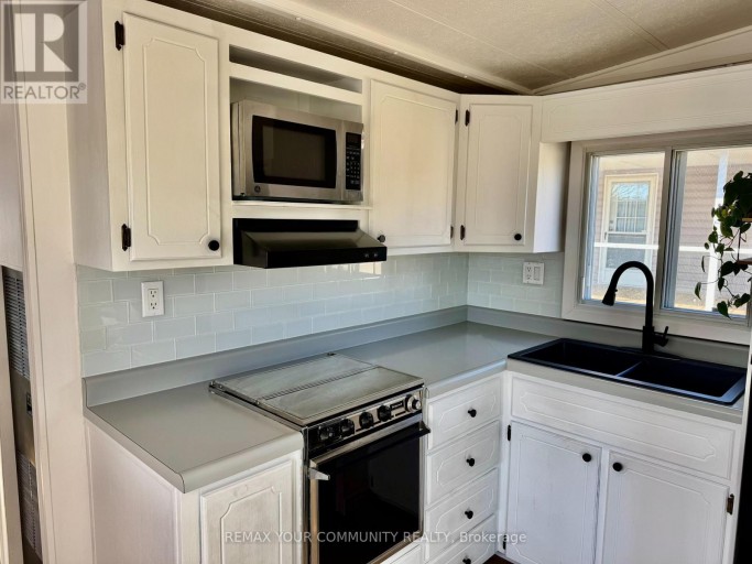 204 - 285 CRYDERMANS SIDE ROAD, Georgina (Baldwin), Ontario, L0E1A0