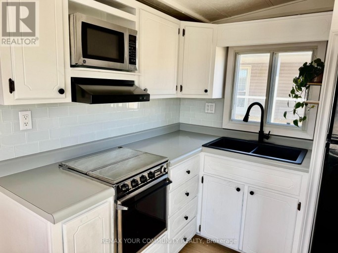 204 - 285 CRYDERMANS SIDE ROAD, Georgina (Baldwin), Ontario, L0E1A0