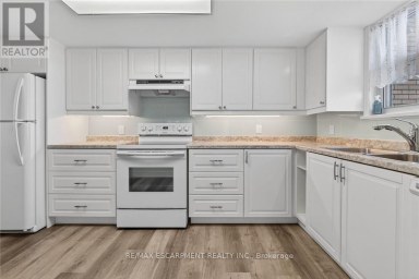 303 - 19 LAKE AVENUE S Hamilton (Stoney Creek) Ontario photo 24