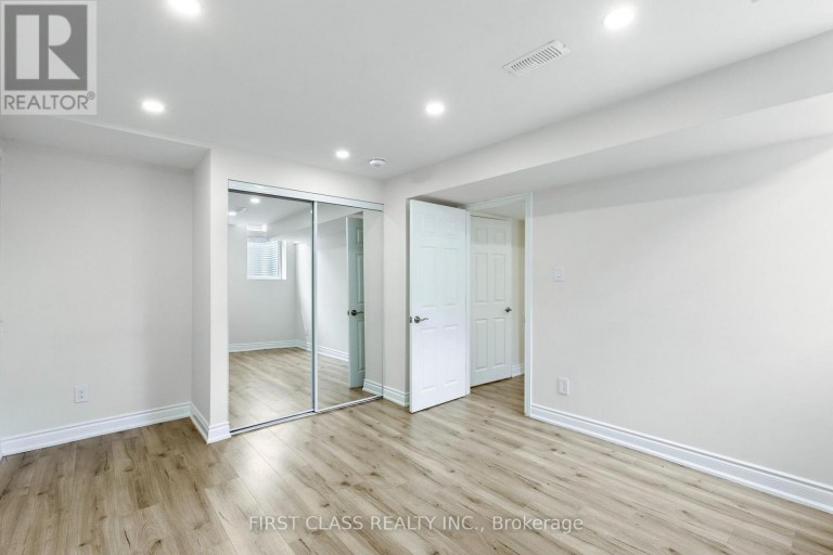 802 YATES DRIVE, Milton (CO Coates), Ontario, L9T0E7