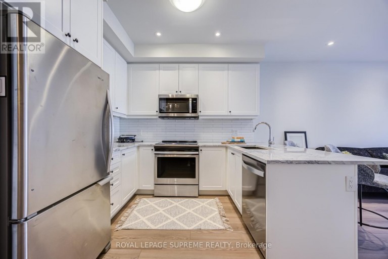207 - 652 CRICKLEWOOD DRIVE, Mississauga (Mineola), Ontario, L5G0A5
