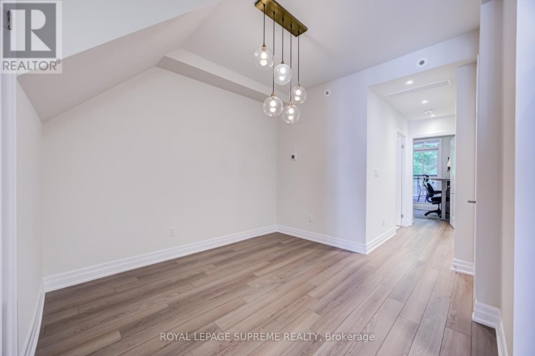 207 - 652 CRICKLEWOOD DRIVE, Mississauga (Mineola), Ontario, L5G0A5