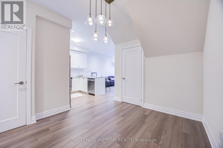 207 - 652 CRICKLEWOOD DRIVE, Mississauga (Mineola), Ontario, L5G0A5