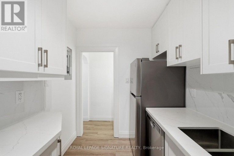 2479 QUEEN STREET E, Toronto (The Beaches), Ontario, M4E1H8