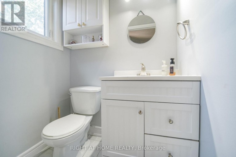 17 CLOVER AVENUE, Barrie (Allandale Heights), Ontario, L4N3M7