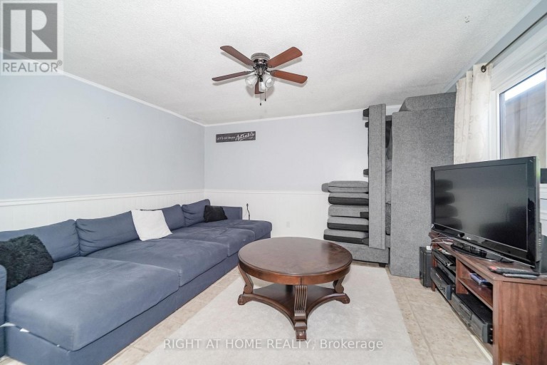 17 CLOVER AVENUE, Barrie (Allandale Heights), Ontario, L4N3M7