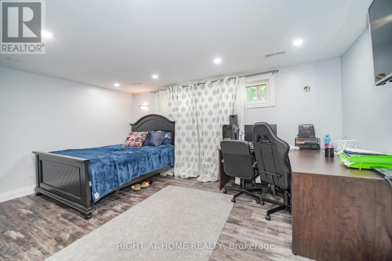 17 CLOVER AVENUE, Barrie (Allandale Heights), Ontario, L4N3M7