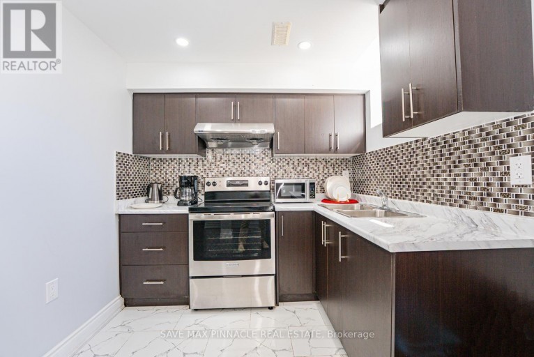 16 BABY POINTE TRAIL, Brampton (Northwest Brampton), Ontario, L7A0W3