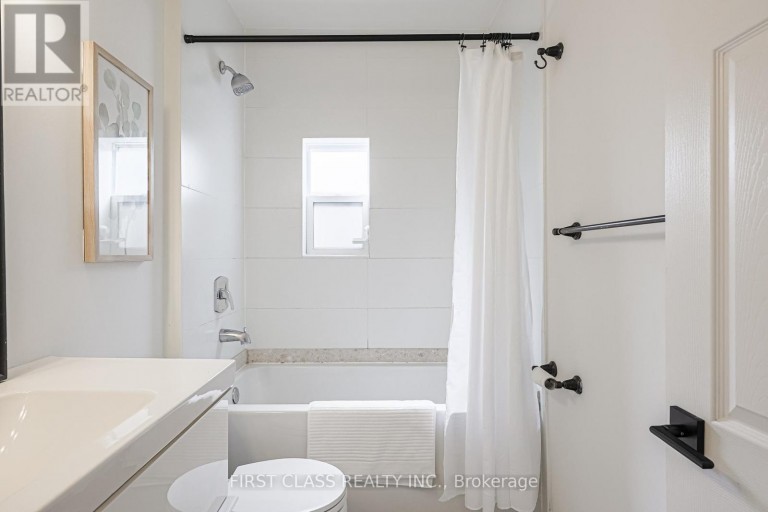 53 ALDRIDGE AVENUE, Toronto (Woodbine Corridor), Ontario, M4C3W3