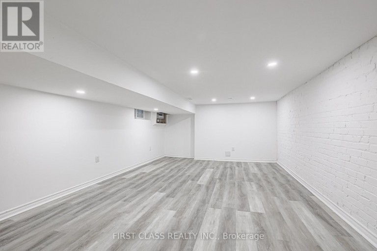 53 ALDRIDGE AVENUE, Toronto (Woodbine Corridor), Ontario, M4C3W3